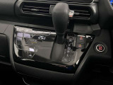 操作が簡単なシフトレバーですのでストレスなく運転が出来ますよ!