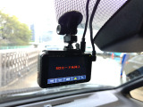 弊社では機器が付いていても「ドラレコ無し」販売としていますので、動作保証はございません。また、ドラレコのご利用には別途SDカードが必要です。