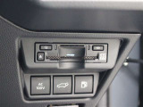 高速道路上に設置されたITSスポットと双方向通信を行うETC2.0ユニットは、ETC機能に加え、安全運転をサポートする交通情報を提供します。