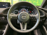 【純正革巻きステアリング】上質な革を使用することで、手にしっかり馴染みとても運転しやすいハンドルです♪