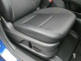 運転席はパワーシートになります。