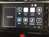 ディスプレイオーディオ装着車。ディスプレイとスマホを連携で、様々なアプリを使用できます。マップのアプリを繋げて、ナビゲーションとして使用できます。
