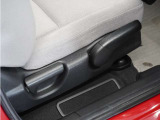 ◆シートハイトアジャスター◆運転席を上下に高さ調節ができます!運転ポジションを体格に合わせてシート調整できます。