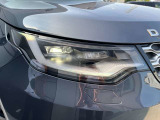 【LEDヘッドライト】従来のヘッドライトに比べて視認性が大幅に向上しています。自然光に近い明るさで、ドライバーの目の負担や疲れを軽減する効果も期待できます。