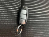 付いてて便利!とても人気の高い装備のスマートキーシステム。キーを携帯しているだけで、ドアロックの開閉並びにエンジンの始動が可能な装備です。