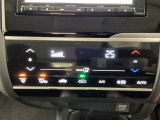 オートエアコンがついてますので、簡単操作で快適に過ごせます。リア熱線のスイッチの中に、雪道に対応したサイドミラーヒーターも入っています。