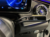 メルセデスベンツでは殆どが電子コラムシフトを採用しており、前進後退の切り替えをスムーズに行うことが出来ます。