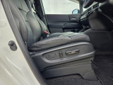 ゆったり・しっかり座れるシートに運転席は高さ調節可能なハイアジャスター付き!シート位置の前後と高さ・ハンドル上下調節で自分に合った最適なポジションを見つけることができます!!