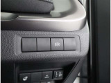 【オートマチックハイビーム】対向車や先行車をカメラで検知し、ハイビームとロービームを自動で切替え、夜間の歩行者などの早期発見をサポート。切り替え忘れを防ぐほか手動操作の煩わしさも軽減します。