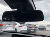 自動防眩機能のルームミラーです。夜の運転が快適です。