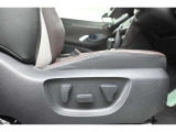 無段階でシートポジションの調整が可能です。運転しやすいベストポジションを見つけて、快適なドライブを楽しんでください。