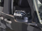 ◆ドアミラーウインカー◆ドアミラーにウインカーを装備しています。対向車に自身の進行方向を合図し安全に運転できます。