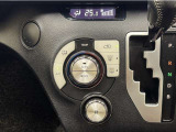 お好みの温度に設定すれば、車内の温度を検知し自動で調整してくれるオートエアコン!暑い、寒いと何度もスイッチを操作しなくても済みます☆☆