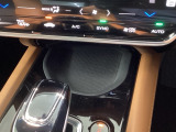 ドライブのサポート、車内の収納スペースも充実してます♪