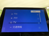 ラジオや音楽、様々な音源をクリアに楽しめます。お好みの音質に調整できるので、ドライブ中も快適なサウンド空間を演出します。