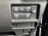 軽自動車の限られた室内空間をフルに活用し、小柄ながら過ごしやすい車内を作り出しています。