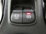 停車時にブレーキペダルから足を離しても車を停止状態に保つ機能で、信号待ちや渋滞での負担軽減に役立ちます。