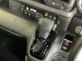発進時から滑らかに加速する無段階変速のCVTはストップ&ゴーの多い街の中も快適です