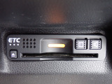 ■【ETC車載器】が装備されています。セットアップをしてお渡しとなり、ETCカードを差し込むだけで高速道路の利用が可能です。