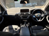 快適なショールームにて、お車選びのお手伝いから、ご購入後の整備待ちまで、ご対応致します。