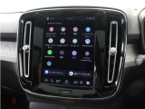 Google搭載のボルボなら、車内にいながら多彩なデジタルライフをお楽しみいただけます。Google Playから必要なアプリをダウンロードして、有意義な移動時間を楽しみましょう。