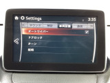 レバーをAUTOの位置にしているとき、レインセンサーが雨を感知すると、雨量に応じてワイパーが自動で作動してくれるオートワイパーを装備!設定変更で非作動にすると、間欠作動に固定されます。