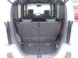 ◆定員乗車時のカーゴルームです。普段のお買い物の荷物やたくさんの収納が可能です。