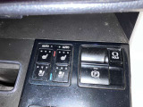 運転席&助手席には、冬はシートヒーター、夏はベンチレーションシステムが備わっており、快適にドライブしていただけます。