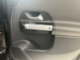 メモリー付き電動シートも装備されておりますのでシート位置を3パターン記憶できます。
