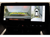 車両を上から見たような映像表示するパノラミックビューモニター付き!