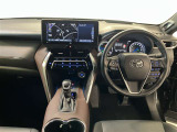 運転席周りのレイアウトをご覧ください。ナビゲーションが綺麗に装着されすっきり収まってますね!