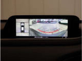 【360&deg;ビュー・モニター】クルマを真上から見たような俯瞰(ふかん)映像や助手席側のサイド映像など、視点を切り替えて表示。さまざまなアングルで視界をサポートします。