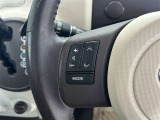 運転中、オーディオの操作をしてて、ハッとしたことはありませんか?ステアリングスイッチは、運転中でもハンドルでオーディオの操作が可能です。安全なドライブをサポートします。