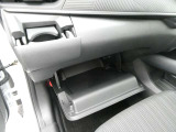 車検証などが収納できるグローブボックスです。