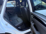 お車でお越しの方は、新御堂筋に面しておりアクセスが便利です。新名神「箕面とどろみIC」や名神「吹田IC」など、各方面の主要道路からスムーズにご来店いただける、お車でもアクセスしやすい好立地です。