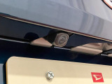 【バックカメラ】 対応モニターを装着することで、駐車時に車両後方の様子を見ることができます。