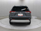 リア左下に装着の車名プレートがマットブラックとなるとともに、リア右下にマットブラックのグレードマーク(ADVENTURE)が装着されています。