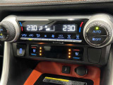冬場に嬉しい運転席、助手席シートヒーター付きでポカポカ