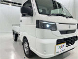 明るいライトが夜道を明るく照らしてくれます。 運転する上で、道路状況をいかに早く認識できるか重要なポイントです。 白色光が暗い道も明るく照らしてくれますよ。