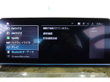 クルマの頭脳ともいえる、管理システム、iDrive。ナビだけではなく、オーディオ操作や車両情報の表示などをコントロールできます。便利さと安全性の向上にも繋がっています。