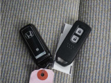 ◆スマートキー◆カギをバッグやポケットに入れたままでもドアロックの開閉ができる『スマートキー』付き!雨天や暗くなってもカギを取り出す必要がなくドアの開錠&エンジンも始動できます