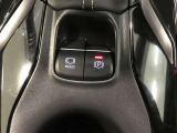 電動パーキングブレーキを搭載。スイッチ操作でパーキングブレーキを作動・解除することが可能ですので、操作の力が不要ですよ♪