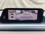 狭い場所での駐車やすれ違いなどでより的確な運転操作に役立つ360&deg;ビューモニターが装備されています。