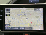 道路や周辺施設が表示された地図画面で、目的地設定や地点登録、表示変更を選べます。現在地周辺の確認や行き先の検討に活用でき、慣れない場所へのお出かけにも便利です。