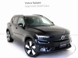Volvo Cars appで車にリモートアクセスして、空調機能の操作や車の施錠・開錠、ソフトウェア更新などが可能です。エアコンやシートヒーターを操作して、出発前に車内を快適な温度に整えられます。