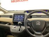 運転席周辺のスマートなレイアウトが、操作のしやすさを実現。快適なドライブをサポートします。