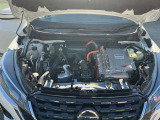 エンジンルームもきれいです。自社工場で車検・点検整備をして納車になります。保証も付いて安心です。