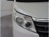 LEDランプ車 白く照らされるのが特徴です。明るいだけでなく、周囲からの認知されやすく歩行者や死角にいる方へアピール効果、安全性が飛躍的に向上します!
