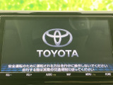 ナビやオーディオの各項目へアクセスできる画面を備え、音楽や目的地設定などの機能をまとめて確認できます。ボタン表示も見やすく、必要なメニューを探しやすい装備です。