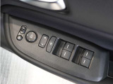 ◆パワーウィンドウスイッチ◆運転席から全席の窓の開閉操作を行うことが出来いつでも換気ができます!